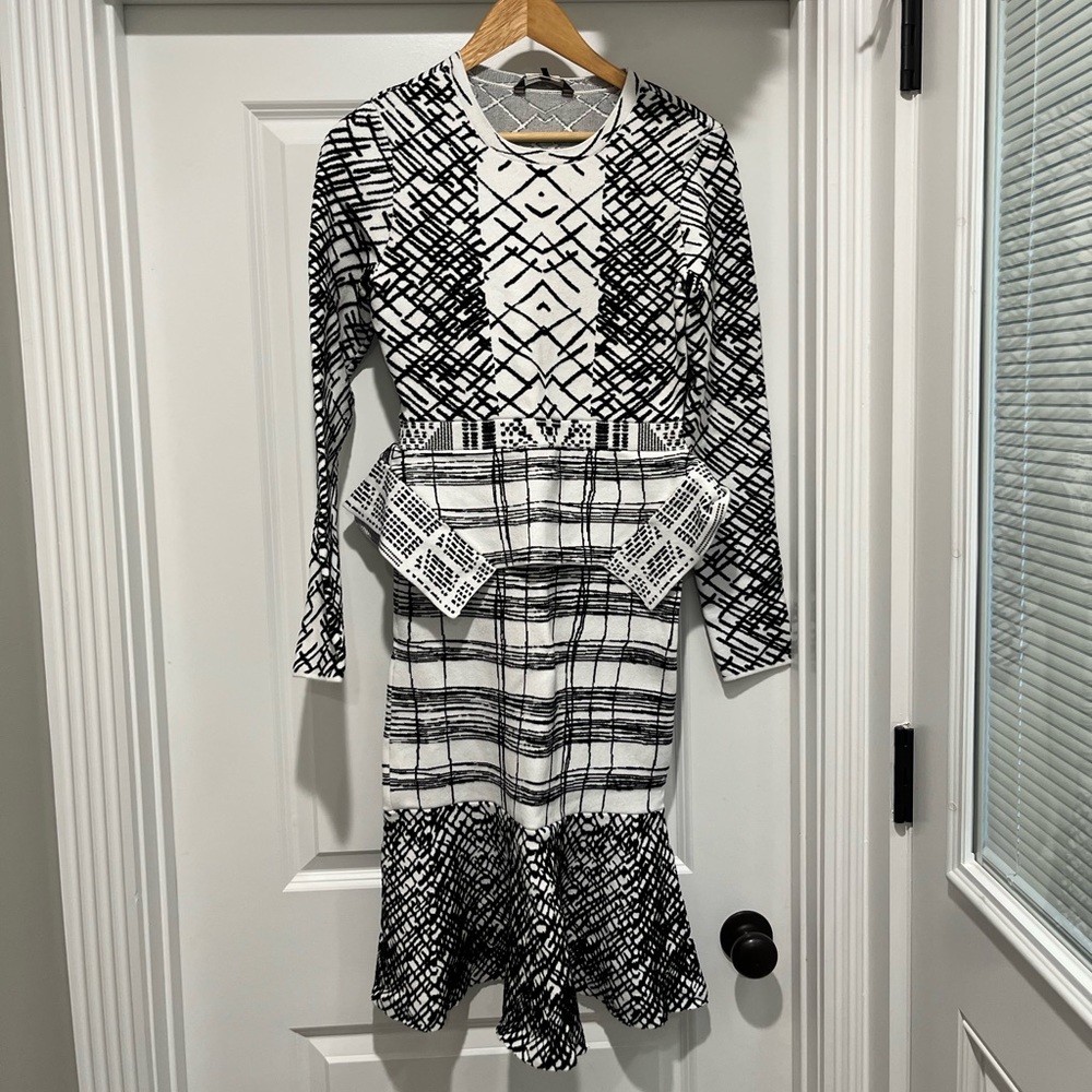 BCBG Max Azria Black/White Graphic print knit dress